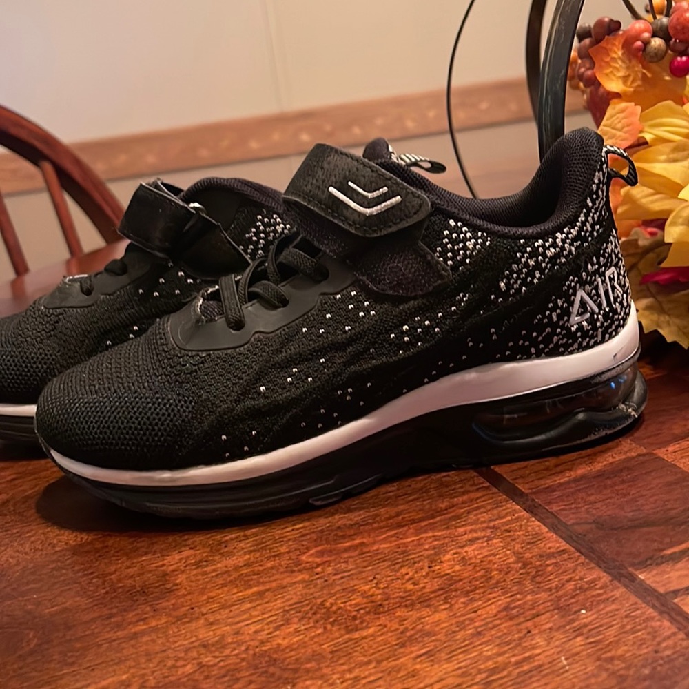 Girls size 13.5 shoes.